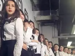 这么多长腿美女容易鸡冻啊