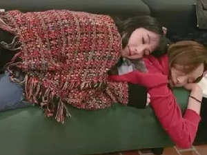 妹子很软，我也要这样压着