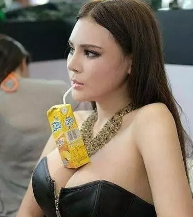 姑娘你这么喝真棒