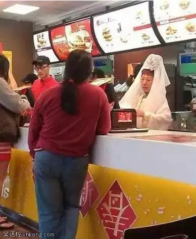 这个店员。。。吓我一跳