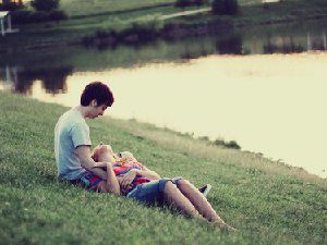 情侣意境图 幸福就是牵着一双想