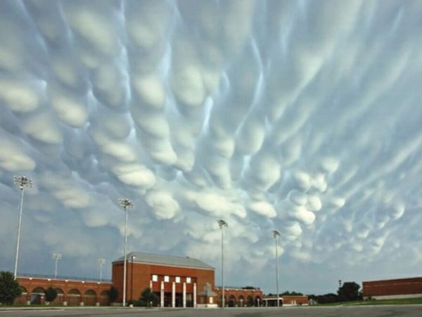 奇形怪状的云美丽景色