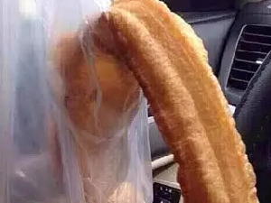 早上让男朋友买的早餐 把油条弄