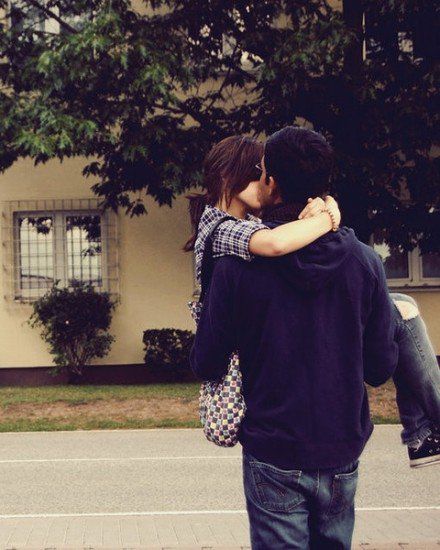 恋人亲吻图 好好珍惜在一起的日子