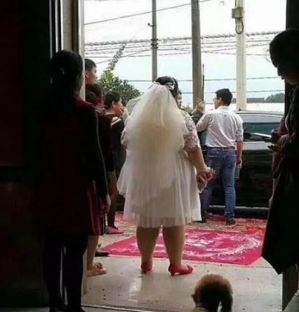 新娘气场很足，新郎有福了！