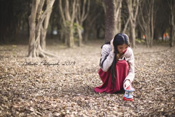 森林里的美女 看人看风景 