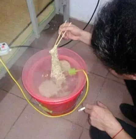 哥们寝室的生活有点苦