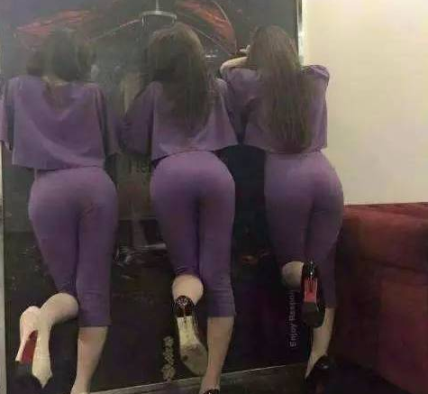 姑娘们在玩躲猫猫的游戏，算我一个吧