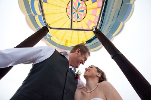 热气球在空中飞舞的意境美图