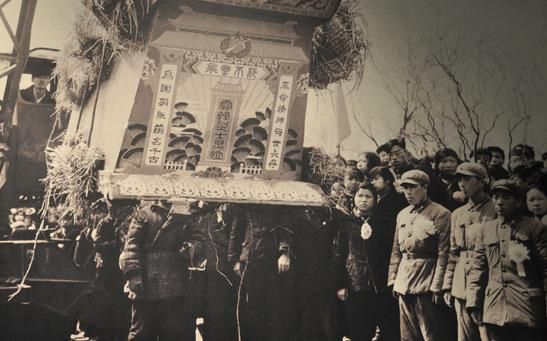 雷锋是怎么死的原因揭秘（图片+视频）