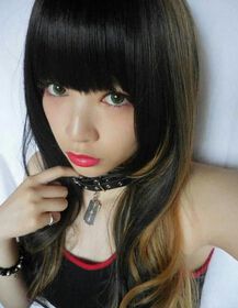 日本姑娘为何要在脖子上套项圈 这样做是为什么？