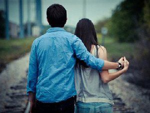 男女朋友拥抱美图 有些人不是离开了