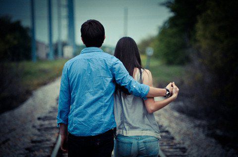 男女朋友拥抱美图 有些人不是离开了就能不爱了