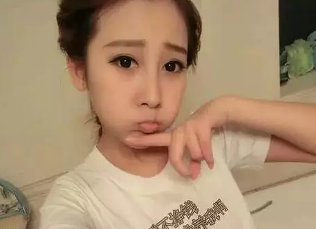 这妹子求保养呢