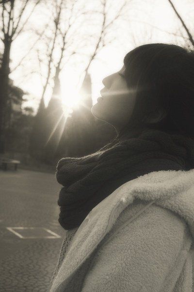 妹子意境图 我们微笑着说年轻真好