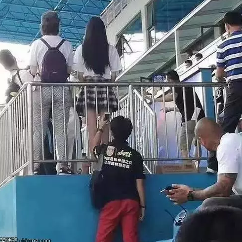 来看球不就是为了记录美好的瞬间吗