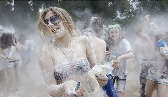 面粉大战妹子来了