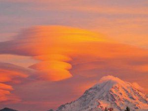奇形怪状的云美丽景色