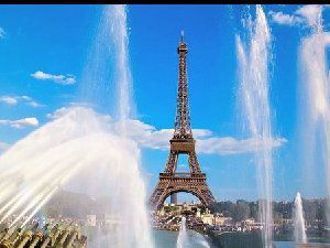 埃菲尔铁塔边 你邂逅了谁的风景