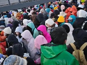 大量游客被困玉龙雪山 人气太火爆了