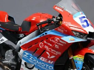 张雪夺冠复刻赛车1分钟500万卖出 被